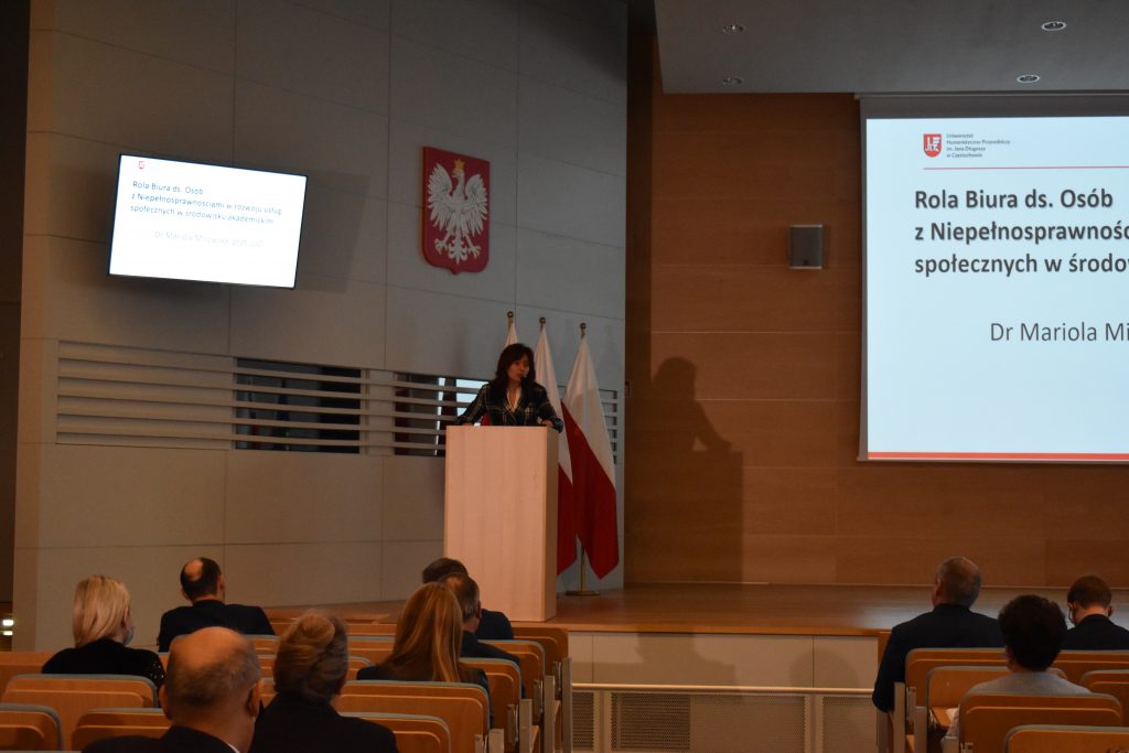 Prowadząca prezentację dr Mariola Mirowska, prof. UJD