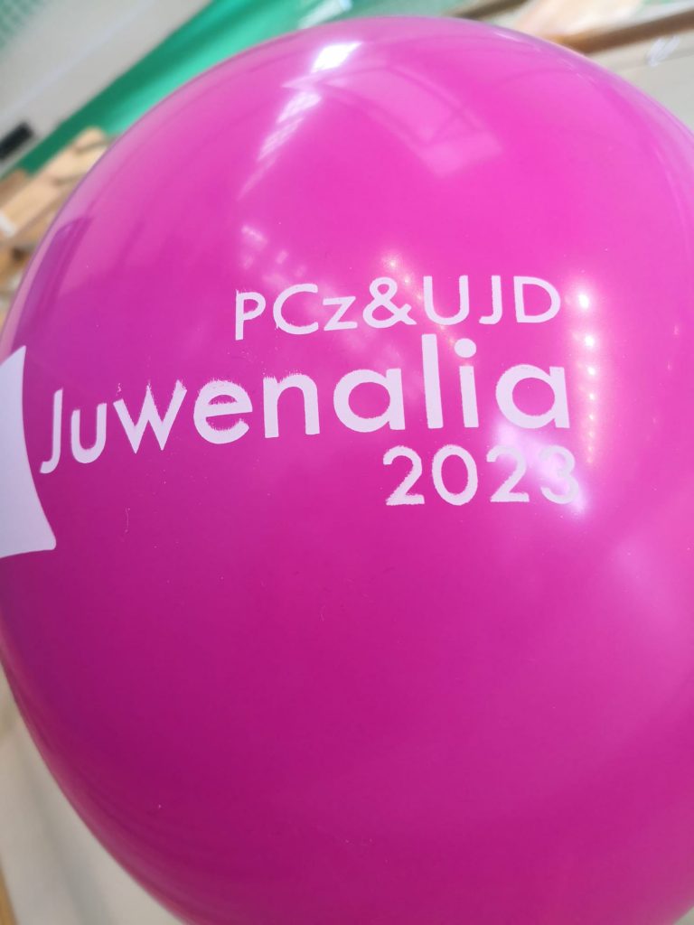 Balon z napisem: PCz & UJD Juwenalia 2023